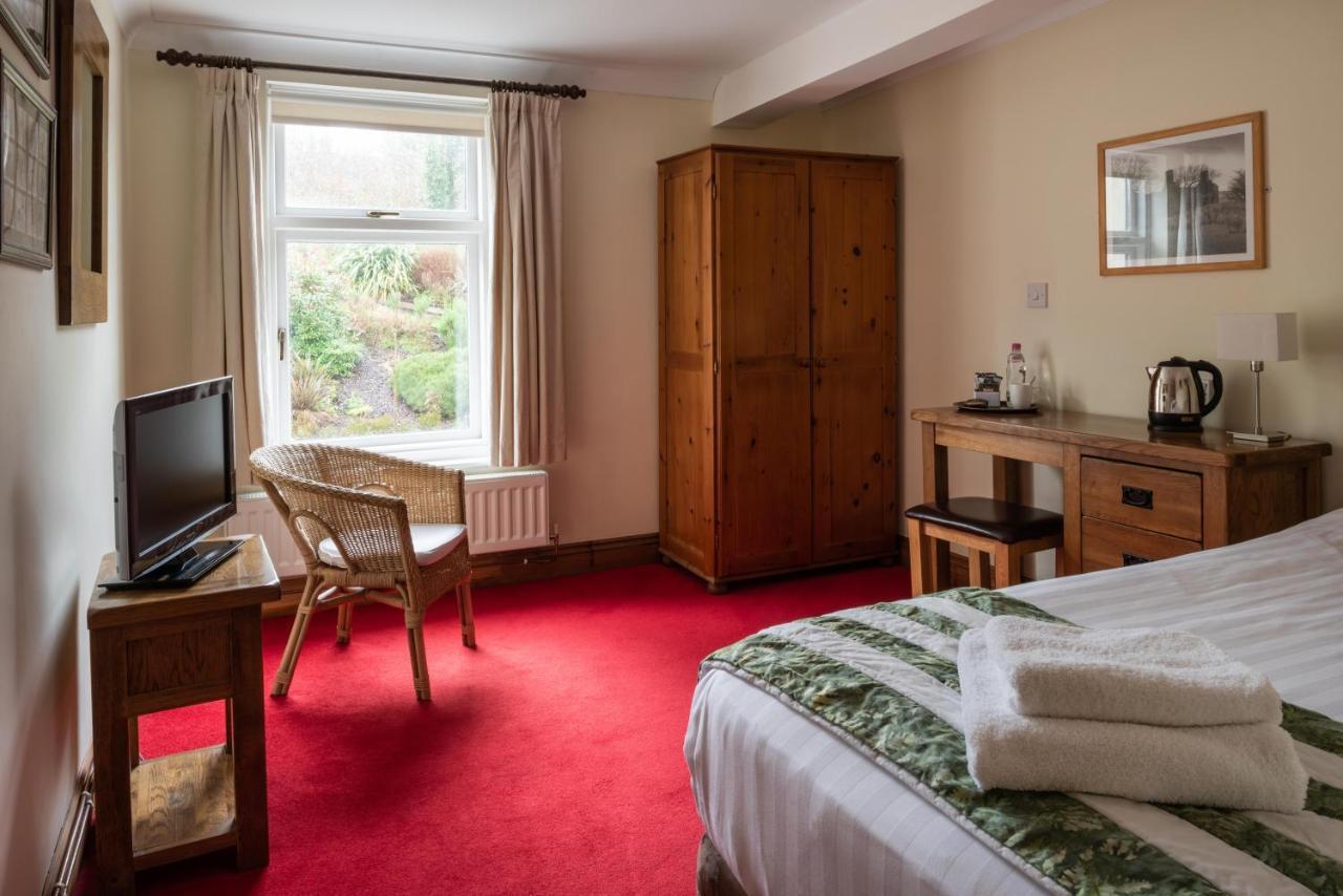 Отель Y Talbot Tregaron Экстерьер фото